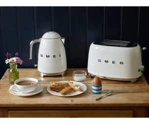 Smeg 50's Retro KLF03WHUK Kettle - White