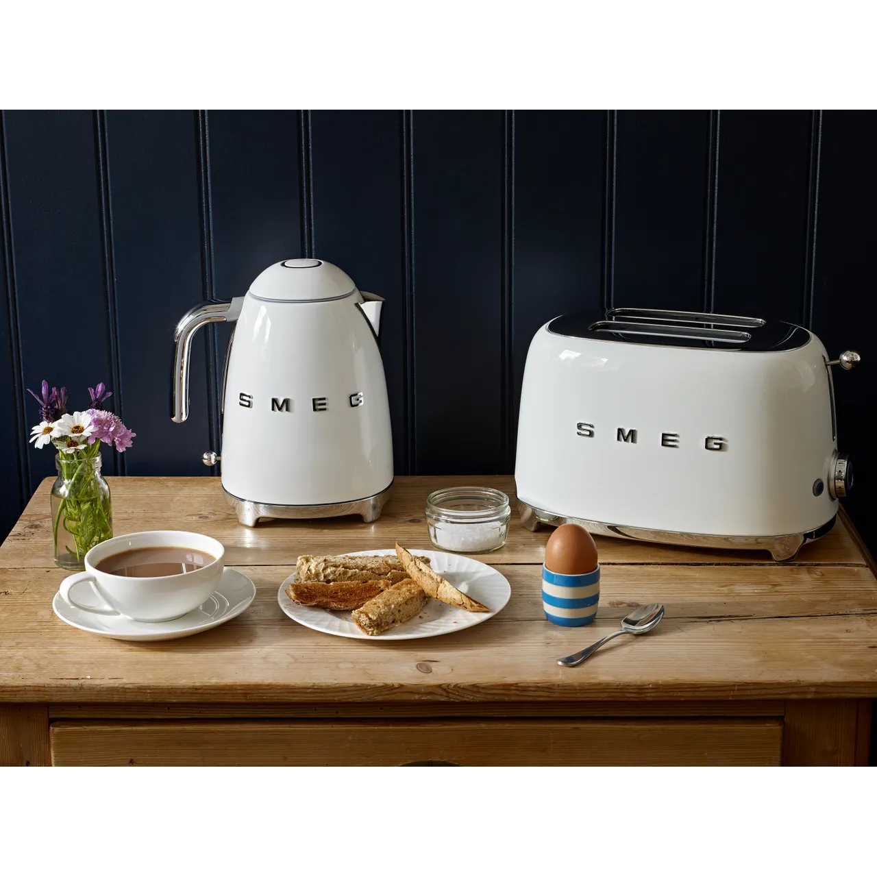 Smeg 50's Retro KLF03WHUK Kettle - White